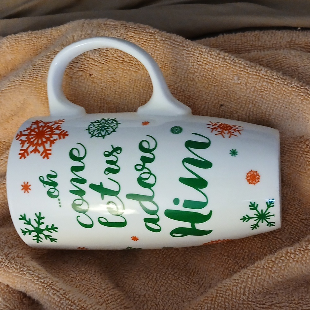 beautiful large  mug oh come let us adore him w/beautiful graphics and colors